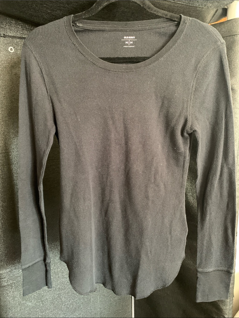 #562 Old Navy Black Ribbed Long-Sleeve Scoop Neck Tee